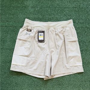Under Armour Men’s Trail  Run 5" Shorts  Khaki 1383236-289 New Size Medium